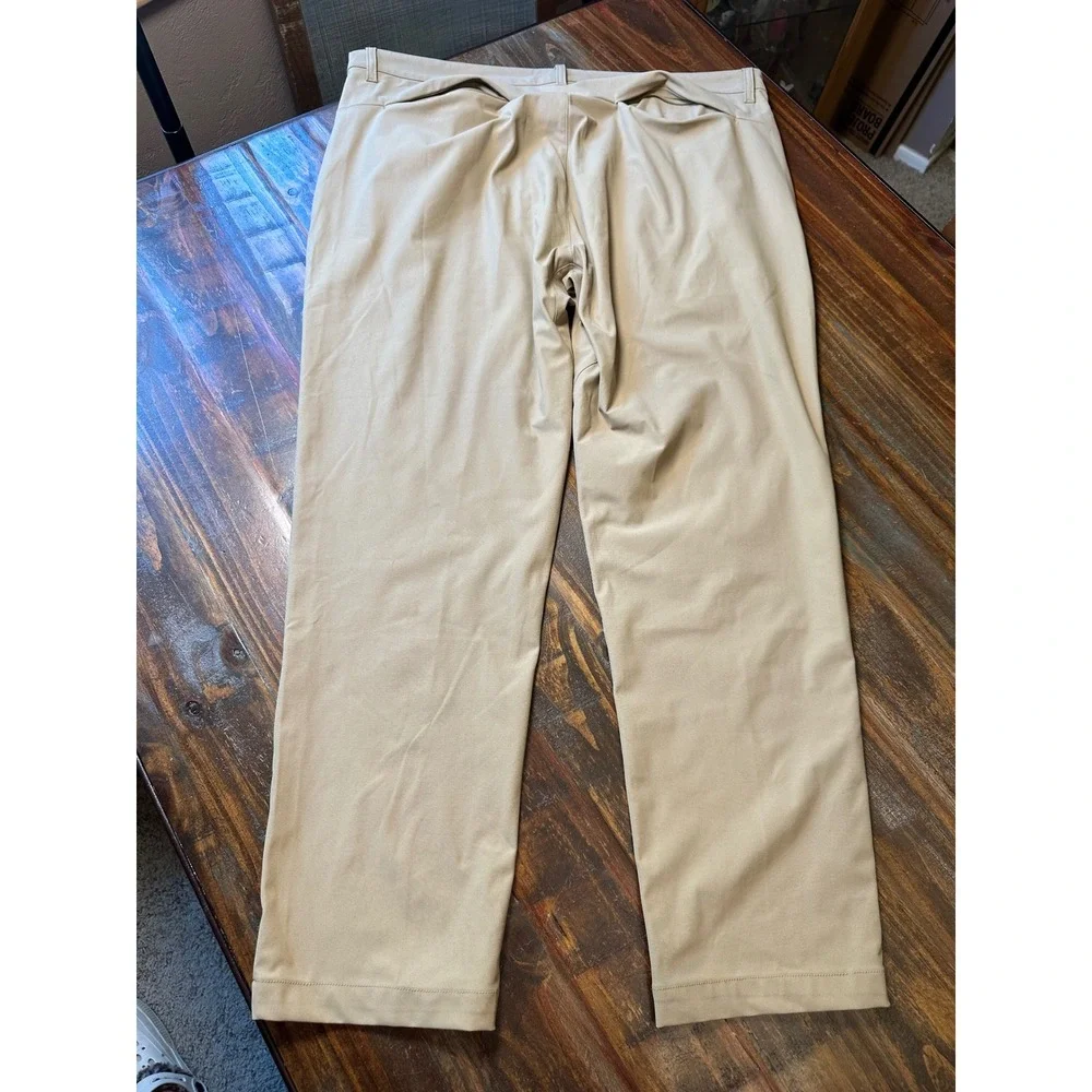 Fabletics Mens The Only Pant Khaki Tan Straight Leg Tech Chino 40x32 PT2459436